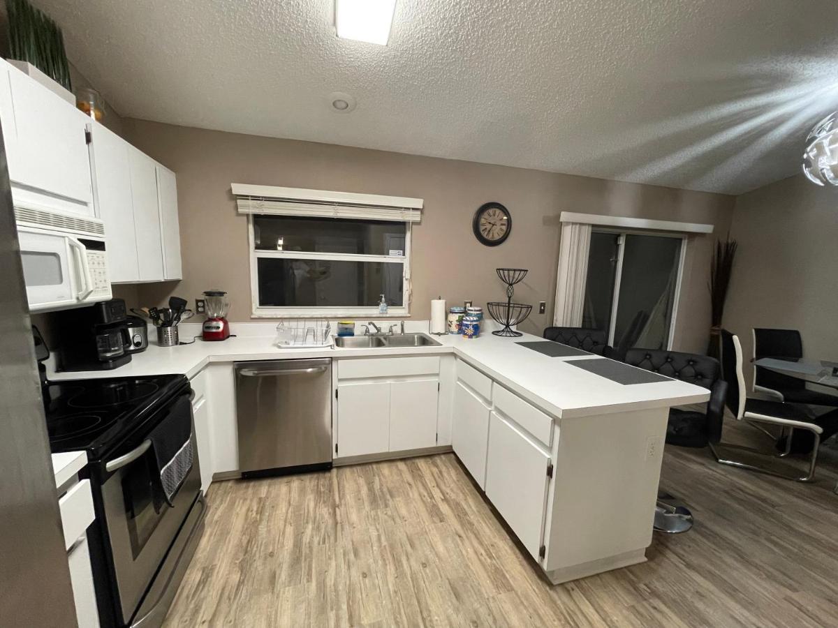 Cozy 3 Bedroom Home Close To Everything In Tampa! ภายนอก รูปภาพ
