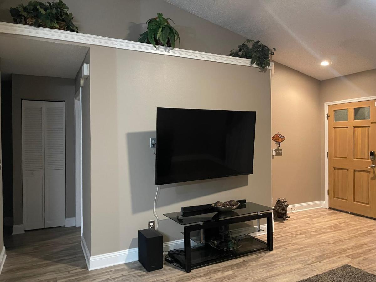 Cozy 3 Bedroom Home Close To Everything In Tampa! ภายนอก รูปภาพ