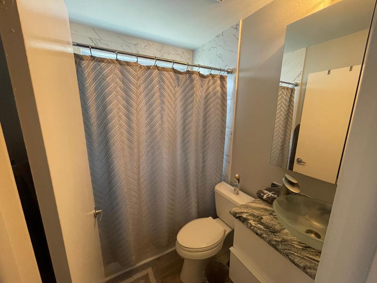 Cozy 3 Bedroom Home Close To Everything In Tampa! ภายนอก รูปภาพ