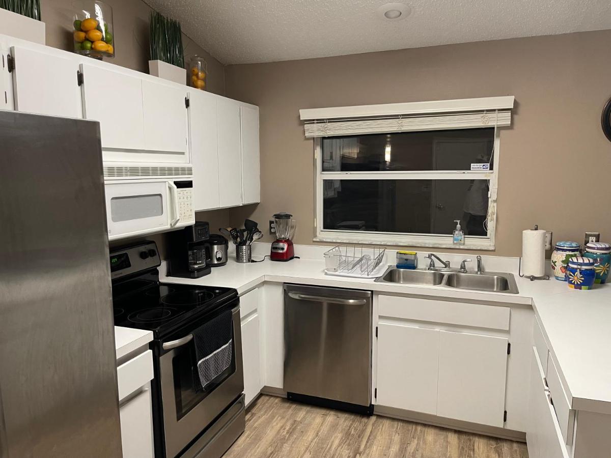 Cozy 3 Bedroom Home Close To Everything In Tampa! ภายนอก รูปภาพ